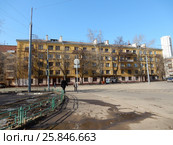 Пятиэтажный трёхподъездный кирпичный жилой дом, построен по индивидуальному проекту в 1926 году. Миллионная улица, 15, корпус 3. Район Богородское. Москва (2017 год). Стоковое фото, фотограф lana1501 / Фотобанк Лори