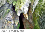 Каменные своды грота на мысе Саган-Заба, озеро Байкал. Стоковое фото, фотограф Овчинникова Ирина / Фотобанк Лори