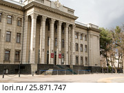 Здание Законодательного собрания Краснодарского края. Стоковое фото, фотограф Денис Черкашин / Фотобанк Лори