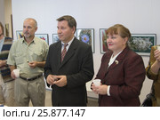 Балашиха, открытие выставки фотографа Александра Орешина в Картинной галерее (2005 год). Редакционное фото, фотограф Дмитрий Неумоин / Фотобанк Лори