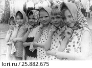 Концерт в пионерском лагере 1967 г. Редакционное фото, фотограф Елена Осетрова / Фотобанк Лори