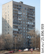 Четырнадцатиэтажный одноподъездный блочный жилой дом серии И-209А. Халтуринская улица, 14, корпус 5, построен в 1975 году. Район Преображенское. Москва (2017 год). Стоковое фото, фотограф lana1501 / Фотобанк Лори