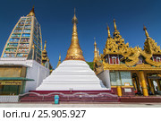 Shwedagon Paya is the most sacred golden buddhist pagoda in Yangon, Myanmar. Стоковое фото, агентство BE&W Photo / Фотобанк Лори
