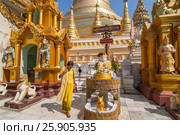 Shwedagon Paya is the most sacred golden buddhist pagoda in Yangon, Myanmar. Редакционное фото, агентство BE&W Photo / Фотобанк Лори