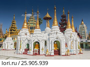Shwedagon Paya is the most sacred golden buddhist pagoda in Yangon, Myanmar. Стоковое фото, агентство BE&W Photo / Фотобанк Лори