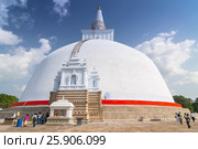 Ruwanweliseya, Maha Thupa or Great Stupa, Unesco World Heritage Site, Anuradhapura, Sri Lanka, Asia. Стоковое фото, агентство BE&W Photo / Фотобанк Лори