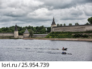 Вид на Псковский кремль (2014 год). Редакционное фото, фотограф Александр Белов / Фотобанк Лори