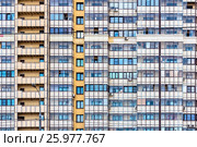 Фасад многосекционного монолитно-кирпичного жилого дома. ЖК «Октябрь». Поселок Октябрьский Люберецкого района Московской области (2017 год). Стоковое фото, фотограф Владимир Сергеев / Фотобанк Лори