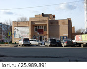Библиотека. Улица Школьная, 53. Город Электроугли. Ногинский район. Московская область (2017 год). Редакционное фото, фотограф lana1501 / Фотобанк Лори