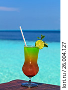 Glass of drink is on a beach table. Стоковое фото, фотограф М / Фотобанк Лори