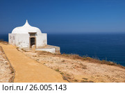 Path near Ermida da Memoria or Memory Chapel of Nossa Senhora do Cabo Church near cape Espichel, Portugal (2016 год). Стоковое фото, фотограф Сергей Пристяжнюк (Serg Zastavkin) / Фотобанк Лори