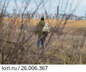 Fisherman returns home with a backpack. Стоковое фото, фотограф Andrey Ganysh / Фотобанк Лори