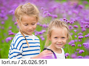 Little adorable girls walking outdoors in flowers field. Стоковое фото, фотограф Дмитрий Травников / Фотобанк Лори