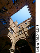 Inner yard of Palazzo Pubblico, Siena, Tuscany, Italy (2017 год). Стоковое фото, фотограф Федор Кондратенко / Фотобанк Лори