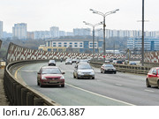 Автомобили на проспекте Маршала Жукова в Москве (2012 год). Редакционное фото, фотограф Алёшина Оксана / Фотобанк Лори