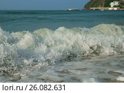 Beautiful waves of South China Sea on Dadonghai beach. Стоковое фото, фотограф Юлия Машкова / Фотобанк Лори