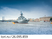МПК "Уренгой" (проект 1331, Parchim) пришвартован на Неве для участия в параде в честь Дня ВМФ России (2015 год). Редакционное фото, фотограф Сергей Дубров / Фотобанк Лори