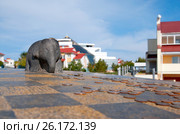 Скульптурная композиция "Из страны Луны". City-Chess (Город шахмат). Элиста. Калмыкия (2008 год). Редакционное фото, фотограф Румянцева Наталия / Фотобанк Лори