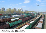 Грузовые железнодорожные составы на станции Бескудниково Московско-Смоленского отделения МЖД (2017 год). Редакционное фото, фотограф Александр Замараев / Фотобанк Лори