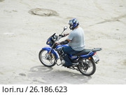Обучение езде на мотоцикле (2012 год). Редакционное фото, фотограф Алёшина Оксана / Фотобанк Лори