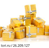 A pile of gold gifts on white. Стоковое фото, фотограф Tatjana Romanova / Фотобанк Лори