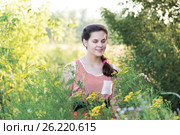 Beautiful Russian girl in thickets of tansy. Стоковое фото, фотограф Володина Ольга / Фотобанк Лори