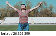 Woman training on stadium. Стоковое видео, видеограф Сергей Мнацаканов / Фотобанк Лори