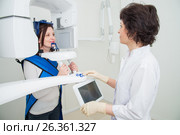 Dentist taking a panoramic digital X-ray of a patient s teeth. Стоковое фото, фотограф Сергей Дорошенко / Фотобанк Лори