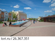Город Дмитров. Советская площадь (2017 год). Редакционное фото, фотограф Елена Коромыслова / Фотобанк Лори