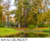 Река славянка в осеннем паре Павловска (2015 год). Редакционное фото, фотограф Александр Белов / Фотобанк Лори