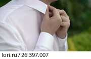 Man buttoning shirt. Стоковое видео, видеограф Алексей / Фотобанк Лори