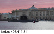 Российская дизель-электрическая подводная лодка Б-271 «Колпино» проекта 636.3 «Варшавянка» среди реки Невы. Город Санкт-Петербург (2017 год). Стоковое видео, видеограф Григорий Писоцкий / Фотобанк Лори
