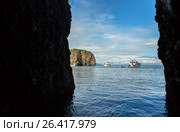 Tourist boats on sea excursion in Avacha Bay. Стоковое фото, фотограф Юлия Машкова / Фотобанк Лори