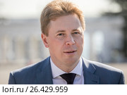 Дмитрий Владимирович Овсянников временно исполняющий обязанности Губернатора Севастополя на площади Нахимова в центре города Севастополя (2017 год). Редакционное фото, фотограф Николай Винокуров / Фотобанк Лори