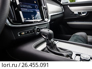BERLIN - MAY 13, 2017: Detail of the interior of the executive car Volvo V90 D4 AWD R-Design, 2016. Exhibition "Oldtimertage Berlin-Brandenburg". Редакционное фото, фотограф Sergey Kohl / Фотобанк Лори