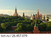Evening view on Moscow Red Square Kremlin towers red square wall stars and Clock Kuranti Saint Basil Cathedral church (2005 год). Стоковое фото, фотограф Mikhail Leonov / Фотобанк Лори