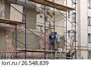 Ремонт фасада жилого дома. Москва (2017 год). Редакционное фото, фотограф Илюхина Наталья / Фотобанк Лори