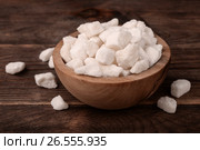 Wooden bowl of natural lump sugar. Стоковое фото, фотограф Антон Стариков / Фотобанк Лори