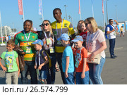SOCHI, RUSSIA - June 25, 2017: Fans from Cameroon and Russia make a group photo before the match Germany - Cameroon during the FIFA Confederations Cup group tournament. Редакционное фото, фотограф Анна Мартынова / Фотобанк Лори