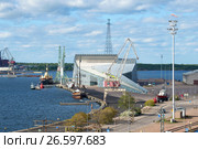 Вид на морской центр "Велламо" солнечным июньским днем. Котка, Финляндия (2017 год). Редакционное фото, фотограф Виктор Карасев / Фотобанк Лори