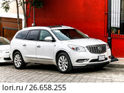 Buick Enclave (2017 год). Редакционное фото, фотограф Art Konovalov / Фотобанк Лори
