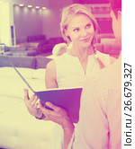 Girl is consulting with assistent about price. Стоковое фото, фотограф Яков Филимонов / Фотобанк Лори