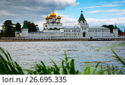 Male Ipatievsky Monastery at cloudy day in Kostroma, Russia (2016 год). Стоковое фото, фотограф Яков Филимонов / Фотобанк Лори