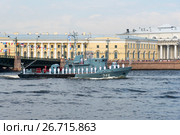 Рейдовый тральщик проекта 10750 РТ    на Неве. Генеральная репетиция морского парада. Санкт-Петербург (2017 год). Редакционное фото, фотограф Александр Щепин / Фотобанк Лори