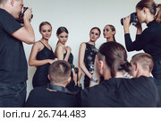 Photographers paparazzi take photos of women in cocktail dresses. Стоковое фото, фотограф Женя Канашкин / Фотобанк Лори