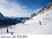View of ski resort in Alps (2015 год). Редакционное фото, фотограф Донцов Евгений Викторович / Фотобанк Лори