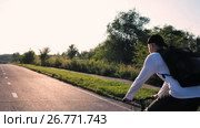 Young handsome man riding in the country road. Sporty guy cycling at the track. Стоковое видео, видеограф Алексндр Сидоренко / Фотобанк Лори
