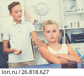 Boy is excusing for the offendedly girl. Стоковое фото, фотограф Яков Филимонов / Фотобанк Лори