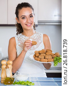 girl with tasty breadcrumbed crocchette. Стоковое фото, фотограф Яков Филимонов / Фотобанк Лори
