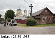 Константино-Еленинский храм, город Верея улица Спартаковская в день его освящения (2017 год). Редакционное фото, фотограф Дмитрий Неумоин / Фотобанк Лори